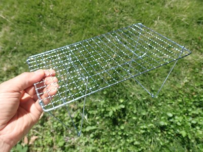 焼き網250を手に持つと超軽い