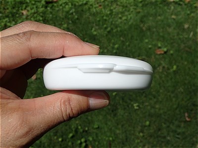 横から見ると、こんなに薄い容器