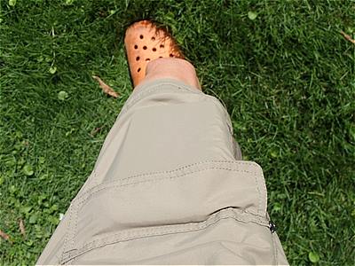 ソロキャンプで便利なコンバーチブルパンツ