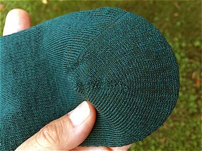 つま先はパイル生地になっている