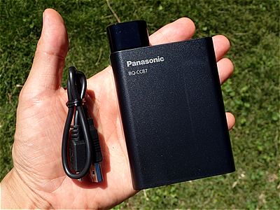 本体の他に充電用USBケーブルとLEDライトが付属