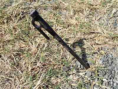 ソリッドステークを打ち込む