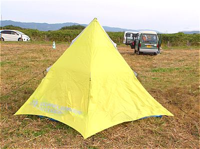 キャンプで使うモノポールテント