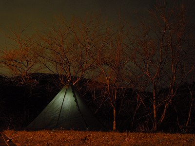 夜のキャンプ場と自作テント