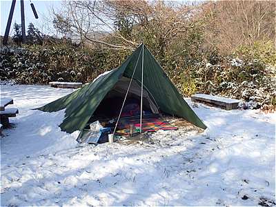 タープでリビングスペースを作る