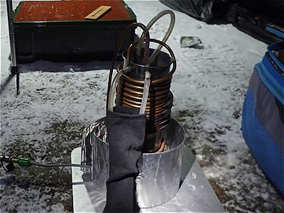 雪中キャンプで温水ヒーター