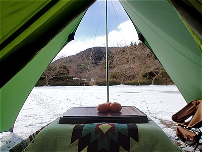 雪中キャンプで使うコタツ