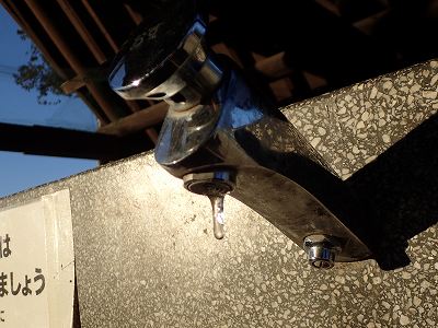 雪中キャンプでは水道が凍結