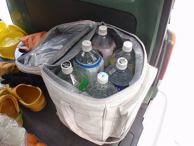 飲料水の凍結防止にクーラーボックスを使う