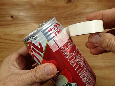 羽根の幅を正確に割り出す為にマスキングテープを使う