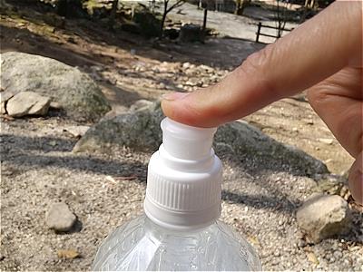 水を止める時はペットボトルキャップを押し下げるだけ