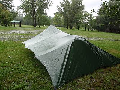 キャンプ中に台風に遭遇したらどうする - 帰宅できない時は避難場所の確保が優先